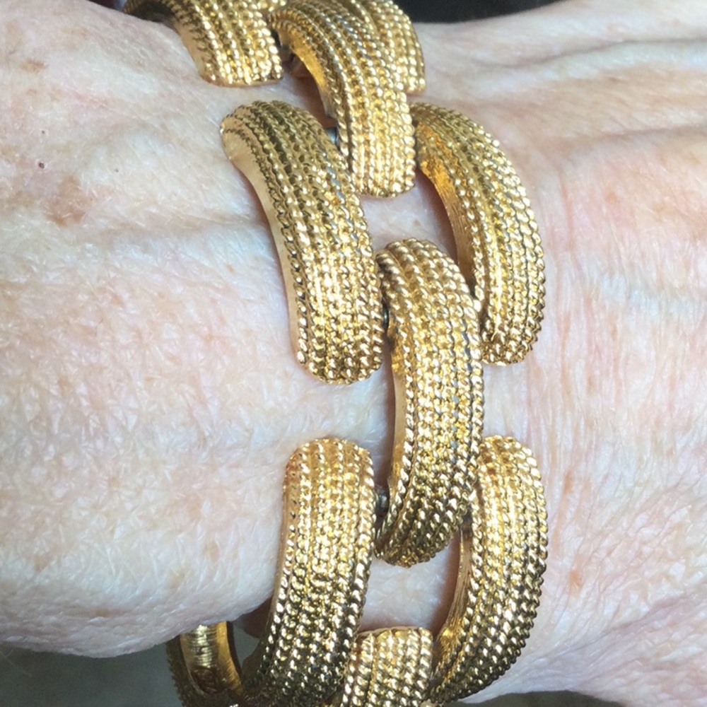 Gold tone 7 1/2” braclet by Monet
